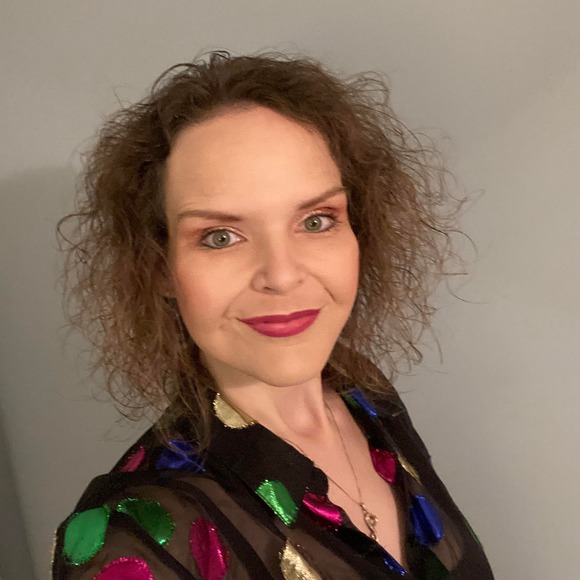 Meet your Posher, Laura - Picture 1 of 1